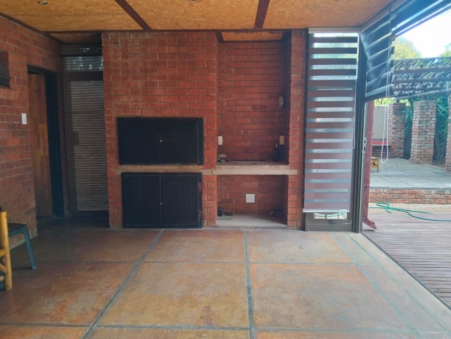 4 Bedroom Property for Sale in Pellissier Free State